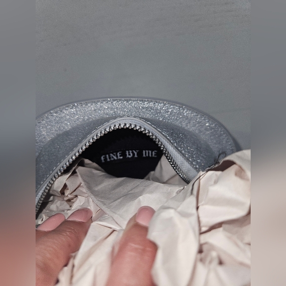 MAD Engine Silver Glittery Ghost Purse. Halloween Crossbody Bag New - Picture 9 of 9